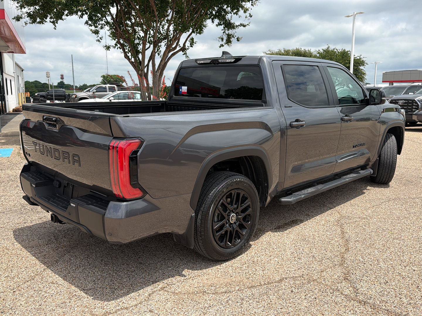 Used 2024 Toyota Tundra Limited AWD/4WD image 3