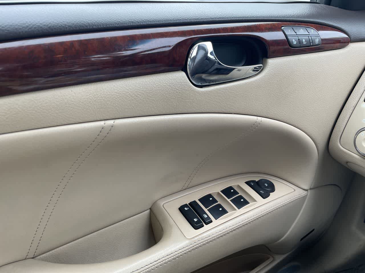 Used 2007 Buick Lucerne CXS w/ Driver Confidence Package FWD image 31