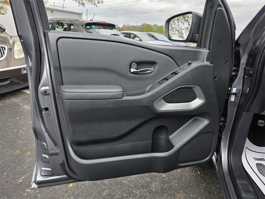 Used 2024 Nissan Frontier SV image 12