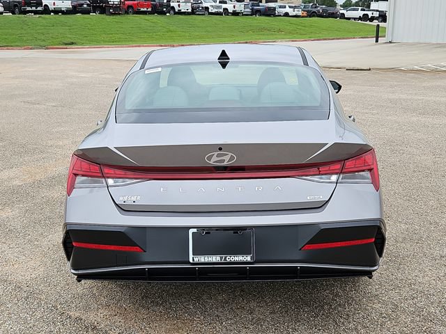 Used 2025 Hyundai Elantra Limited FWD image 11