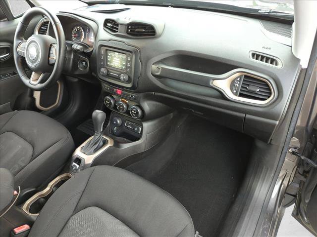 Used 2017 Jeep Renegade Latitude w/ Advanced Technology Group AWD/4WD image 21