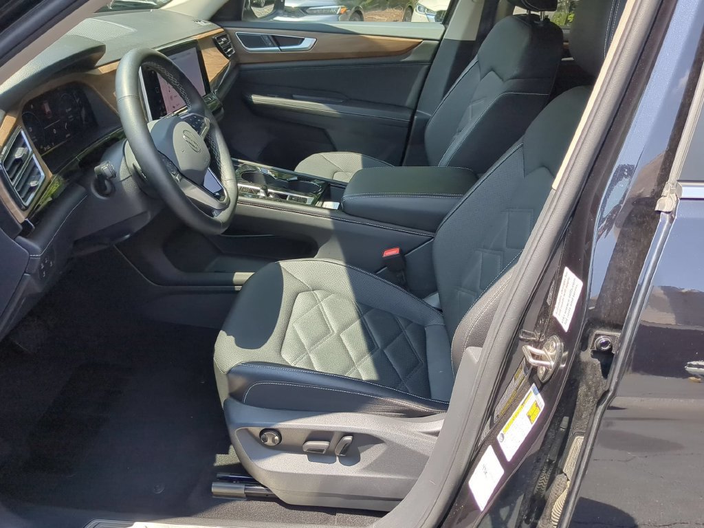 Used 2025 Volkswagen Atlas SE FWD image 24