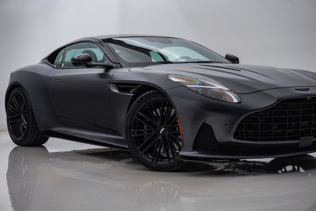 Used 2024 Aston Martin DB12 Coupe RWD image 2