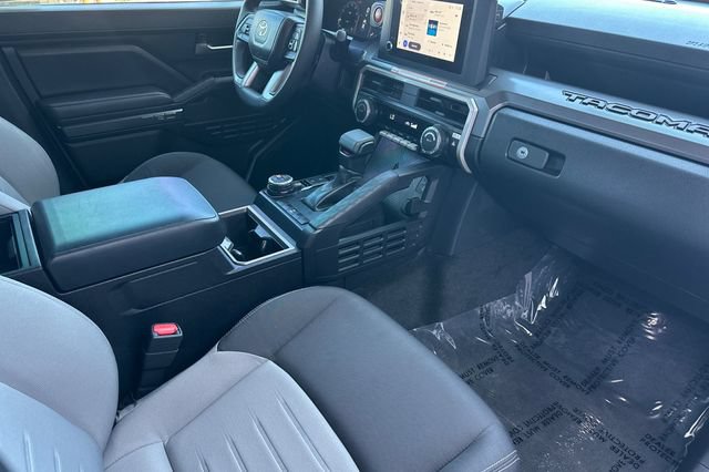 Certified 2025 Toyota Tacoma TRD Off-Road AWD/4WD image 19