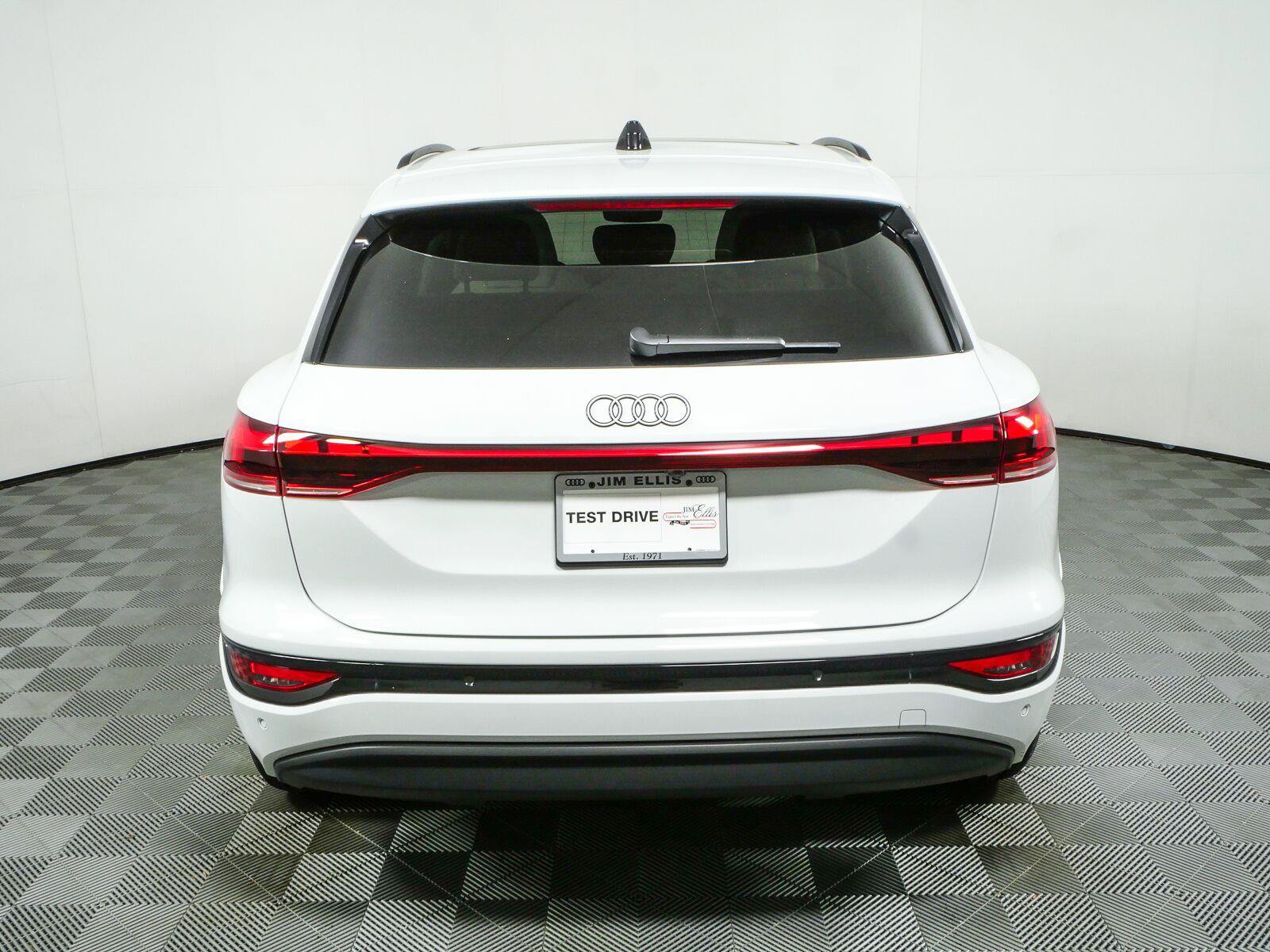 Used 2025 Audi Q6 e-tron Premium Plus w/ Premium Plus AWD/4WD image 29