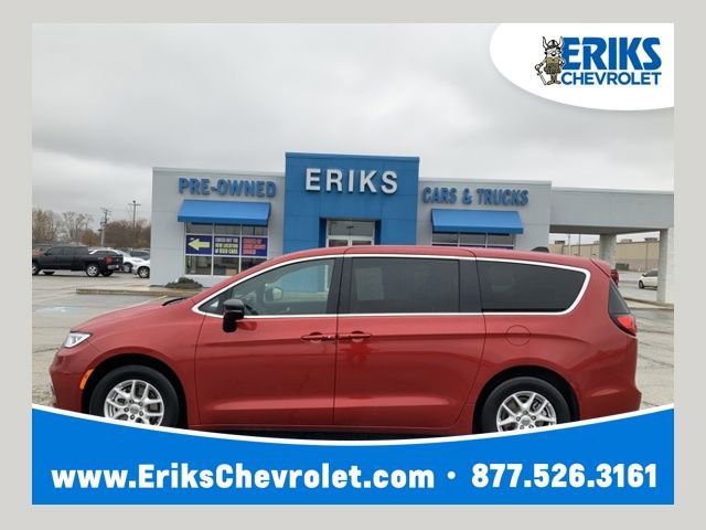 Used 2025 Chrysler Pacifica Select image 1