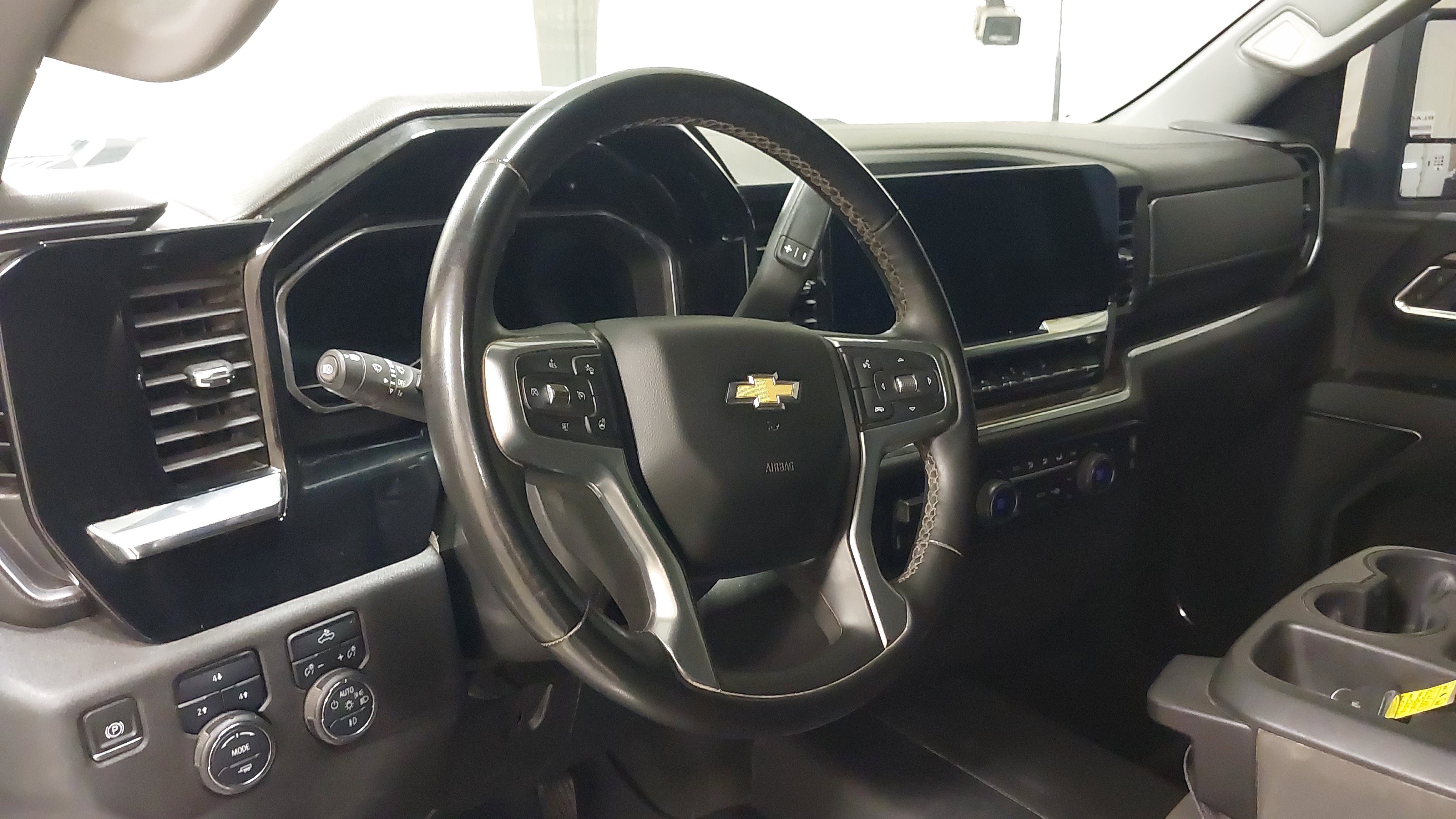 Used 2024 Chevrolet Silverado 2500 LT AWD/4WD image 17