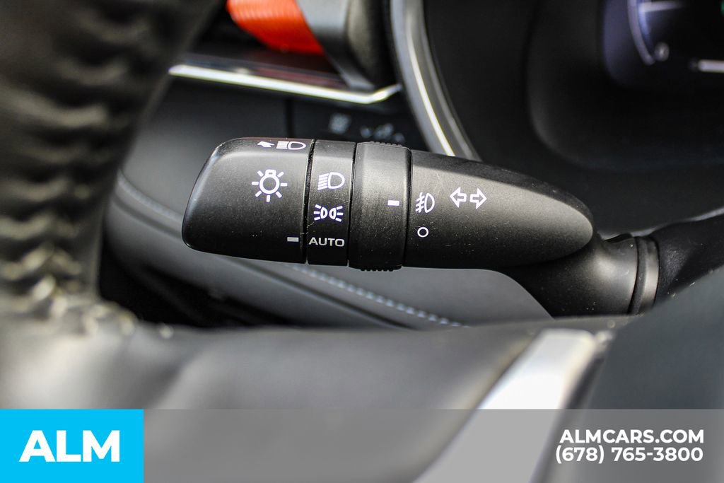 Used 2024 Toyota Highlander Limited image 32