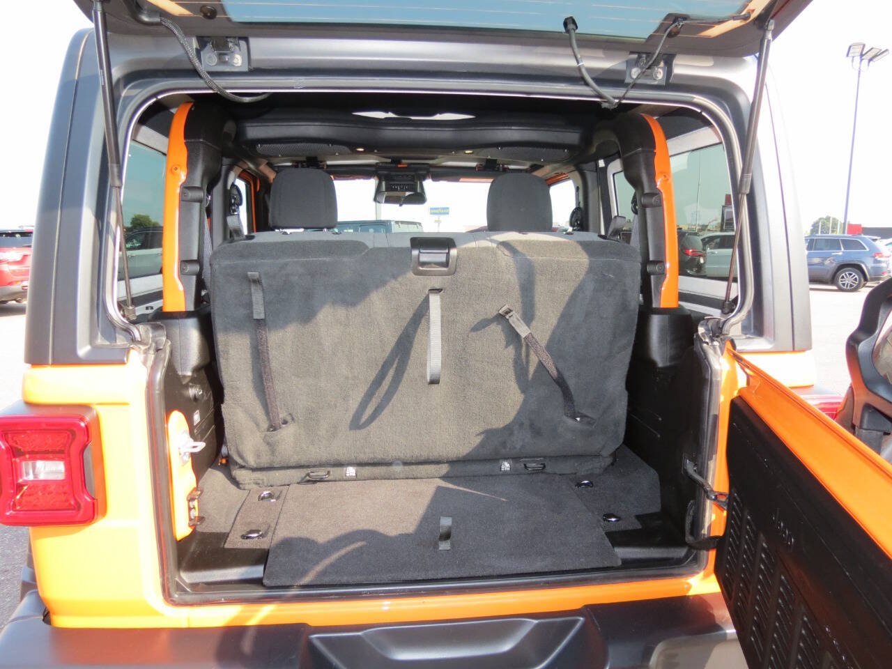 Used 2025 Jeep Wrangler Sport AWD/4WD image 8