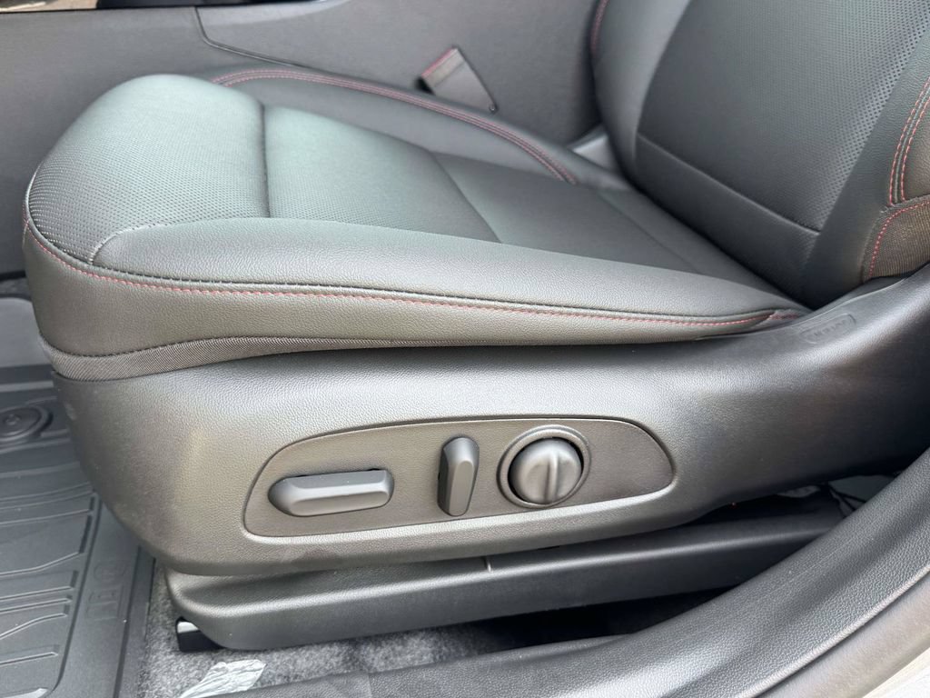 New 2026 Chevrolet Trax RS w/ Sunroof Package FWD image 19