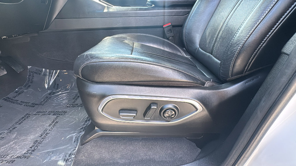 Used 2024 Jeep Wagoneer L Series II RWD image 15