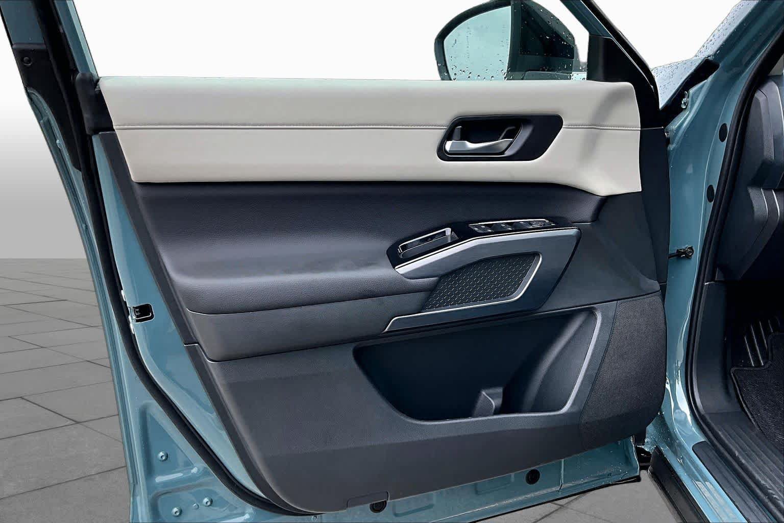 New 2026 Nissan Pathfinder SL FWD image 10