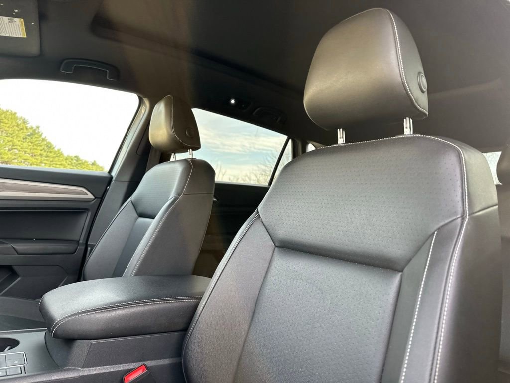 Used 2020 Volkswagen Atlas Cross Sport SE w/ Panoramic Sunroof Package image 16