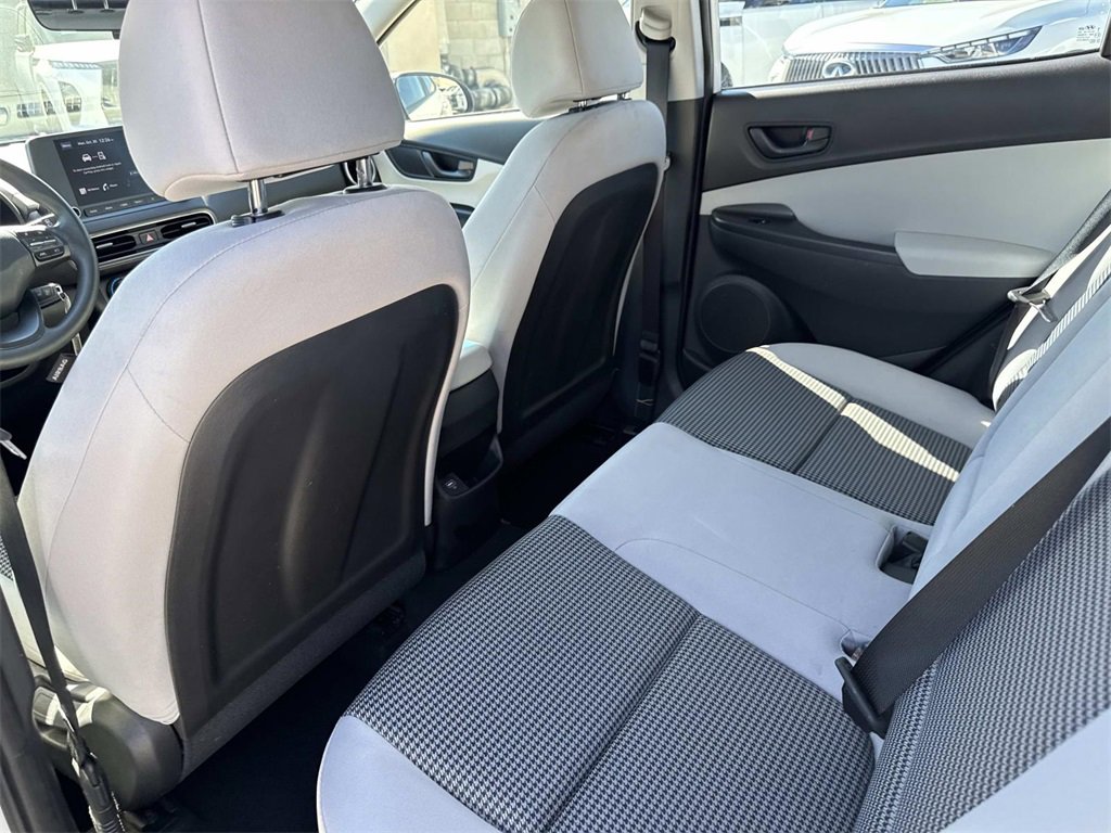 Used 2023 Hyundai Kona SE image 11