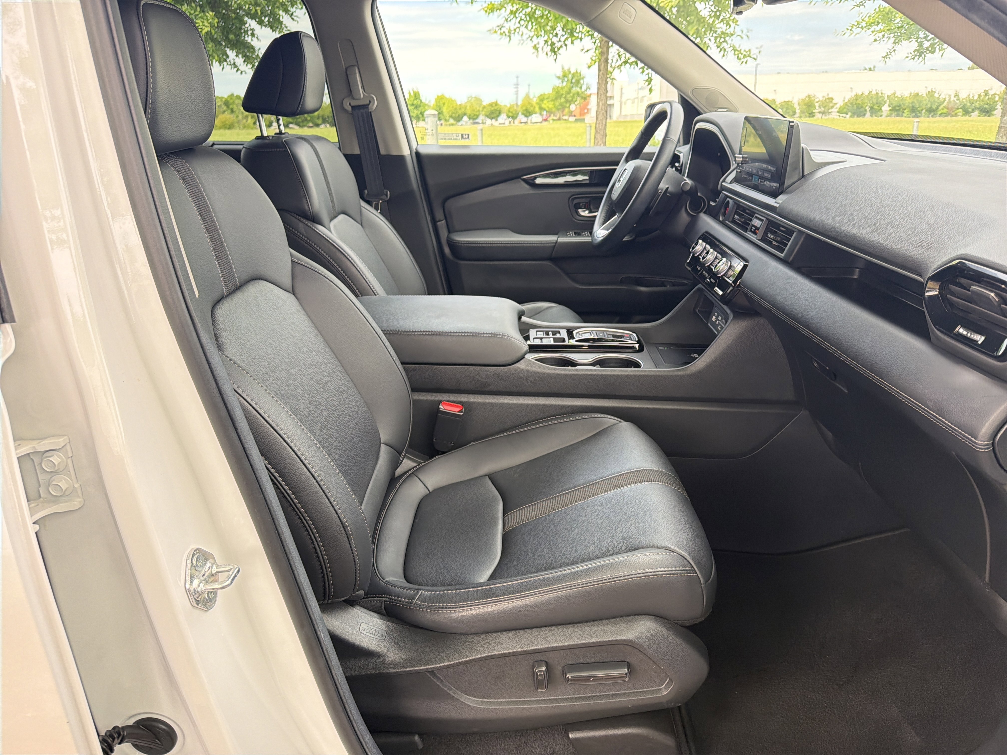 Certified 2025 Honda Pilot Touring image 31