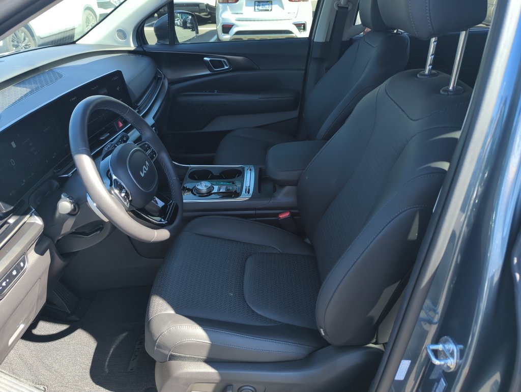 Used 2025 Kia Carnival SX Prestige FWD image 12