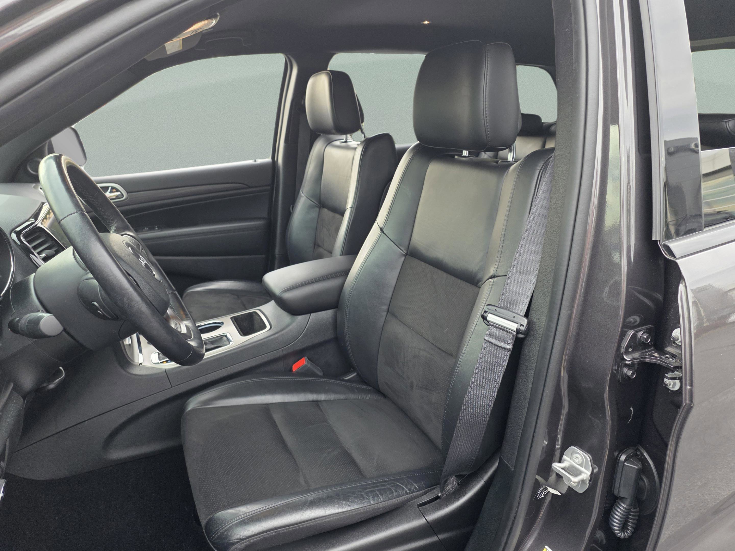 Used 2021 Jeep Grand Cherokee Laredo X image 15