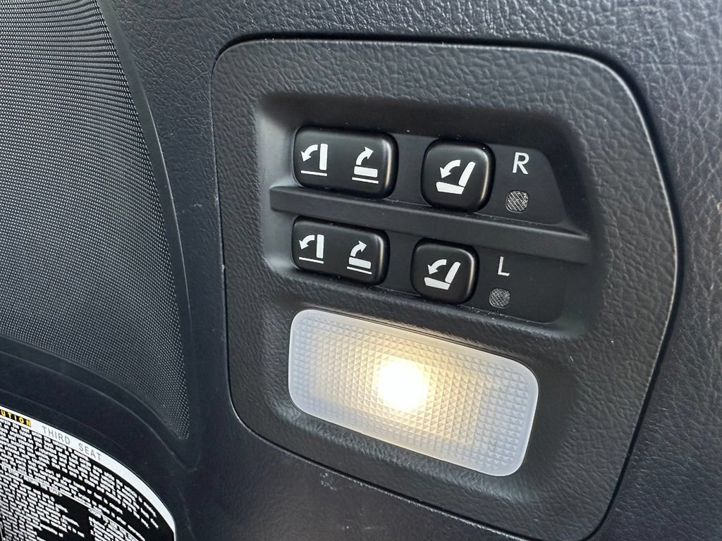 Used 2020 Lexus LX 570 4WD w/ Luxury Package image 40
