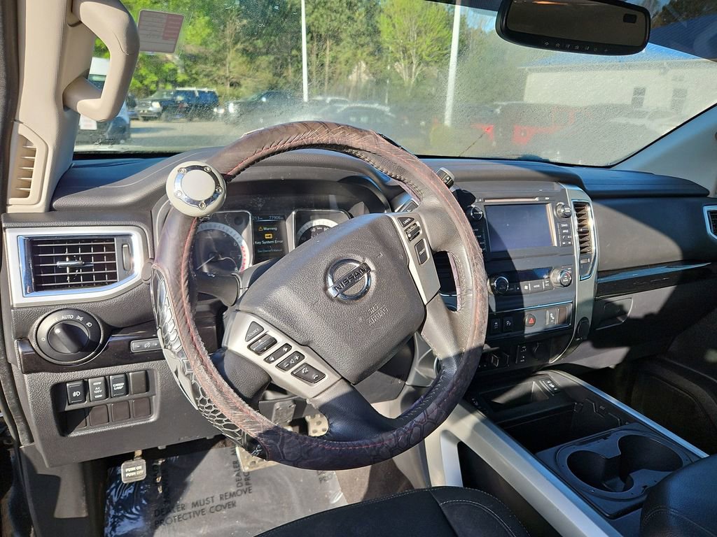 Used 2017 Nissan Titan SV image 9