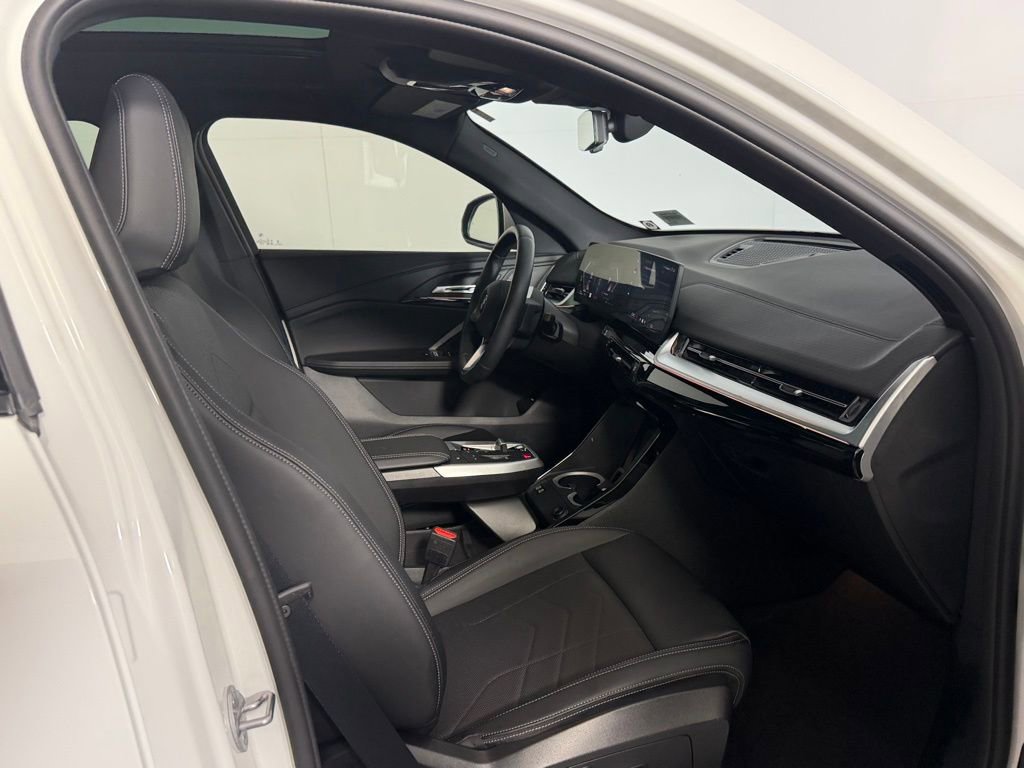 Used 2025 BMW X2 xDrive28i w/ Convenience Package image 32