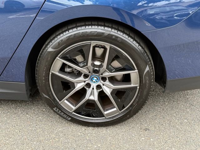 Used 2025 BMW i5 xDrive40 w/ Executive Package AWD/4WD image 14
