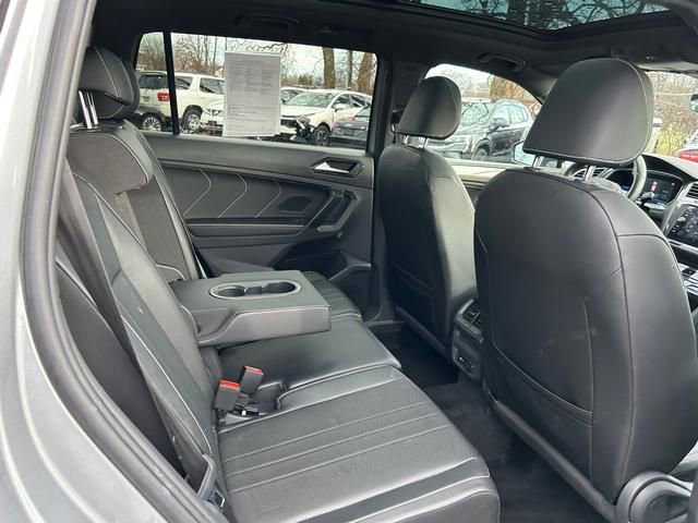 Used 2022 Volkswagen Tiguan SE R-Line image 24