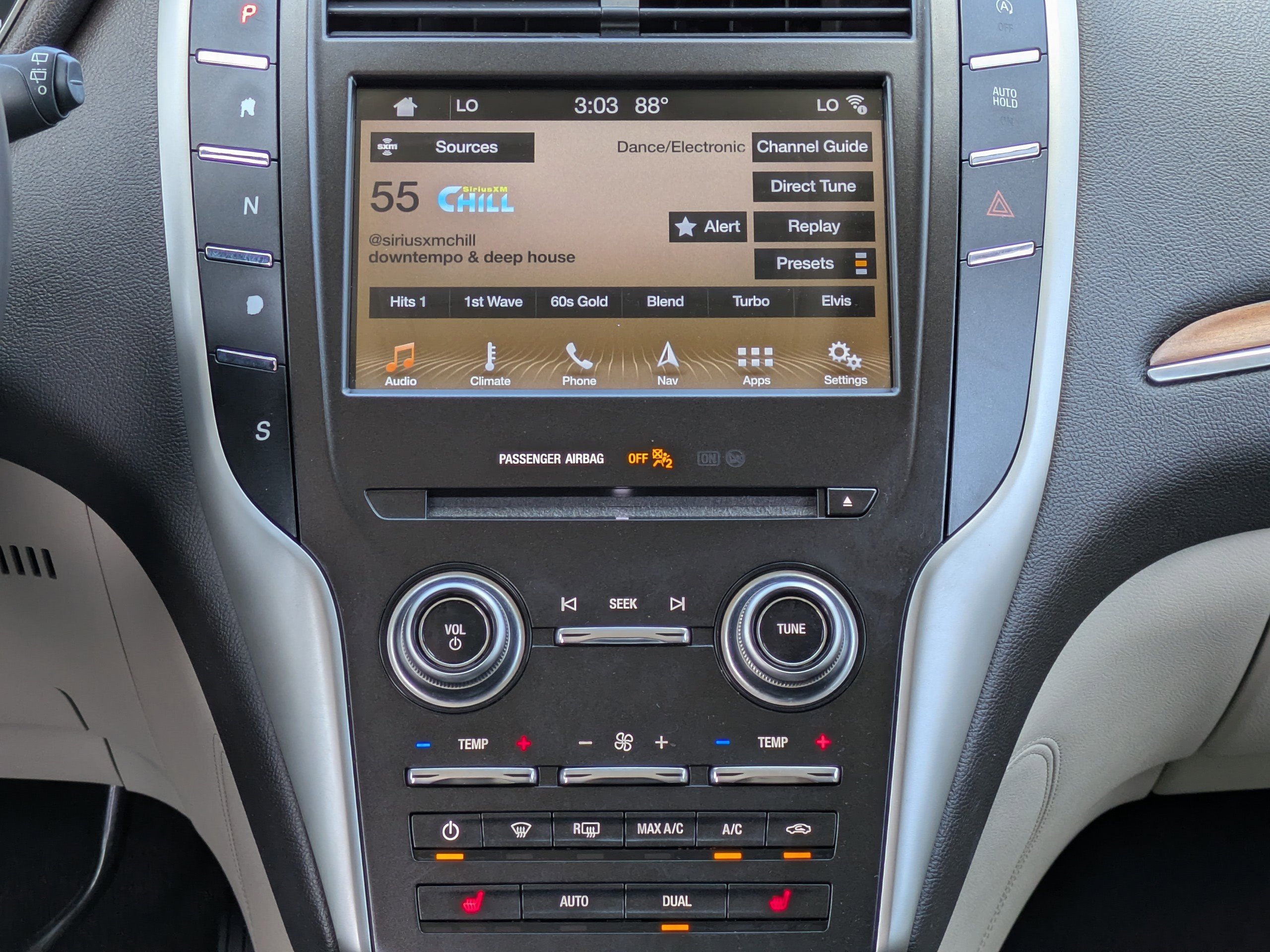 Used 2019 Lincoln MKC Select w/ Select Plus Package FWD image 16