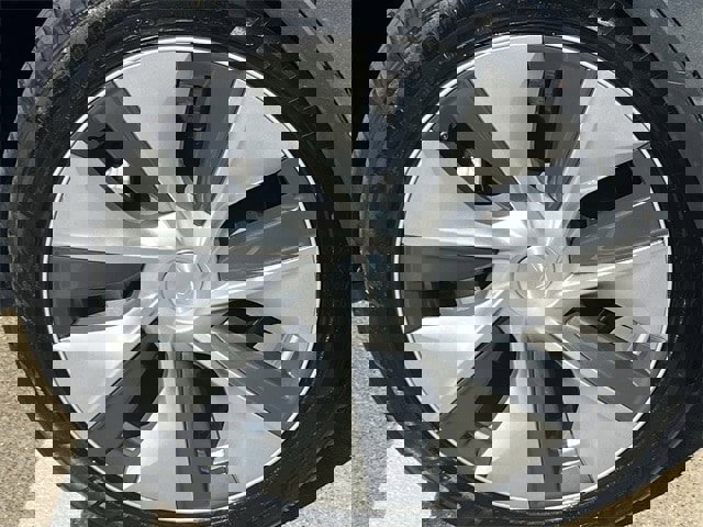 Used 2022 Tesla Model Y Long Range image 10