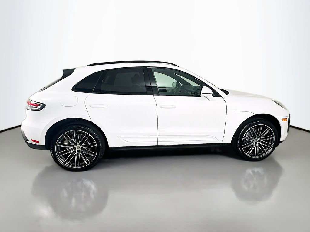 Certified 2025 Porsche Macan image 8