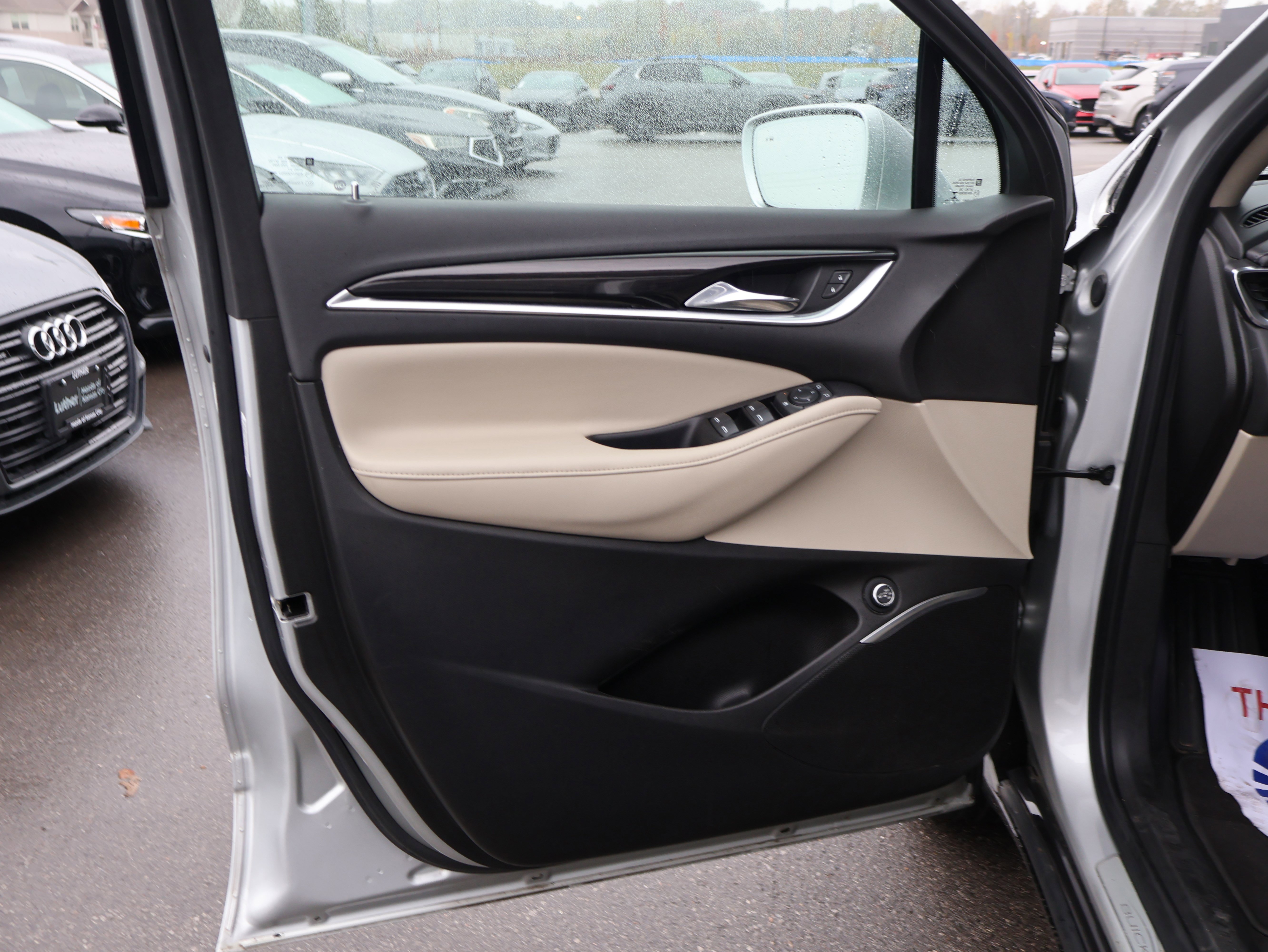 Used 2020 Buick Enclave Essence image 19