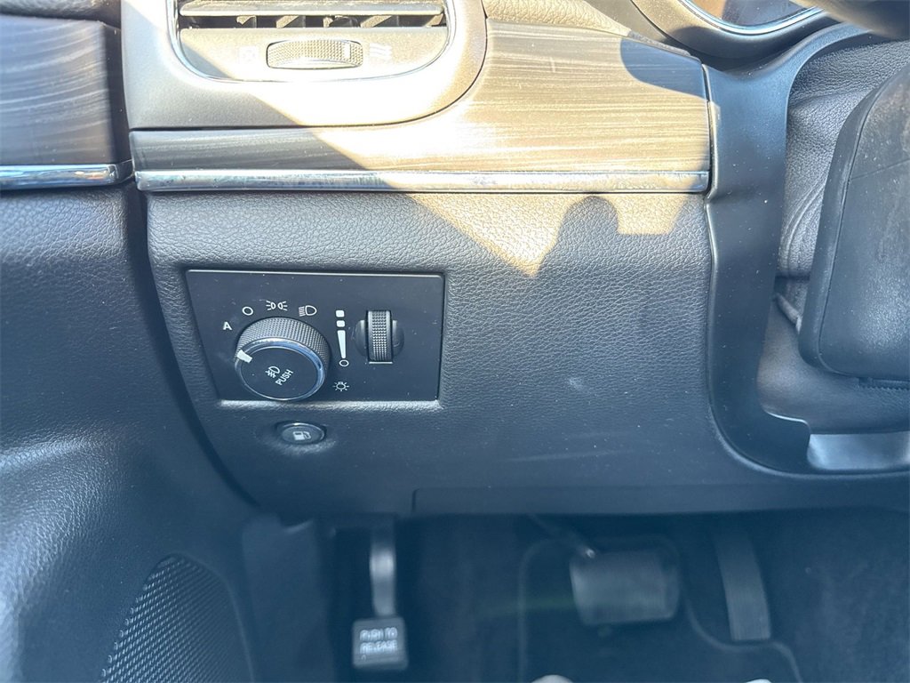 Used 2019 Jeep Grand Cherokee Limited w/ Luxury Group II image 19