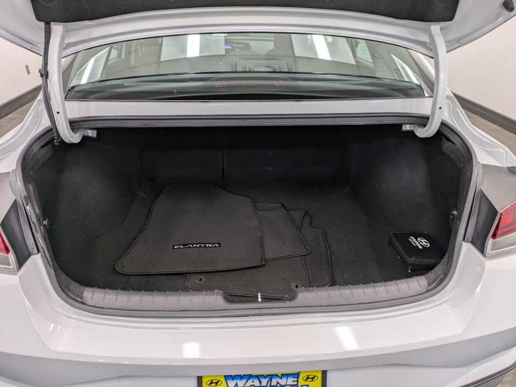 Certified 2021 Hyundai Elantra SEL w/ Convenience + Premium Package FWD image 24