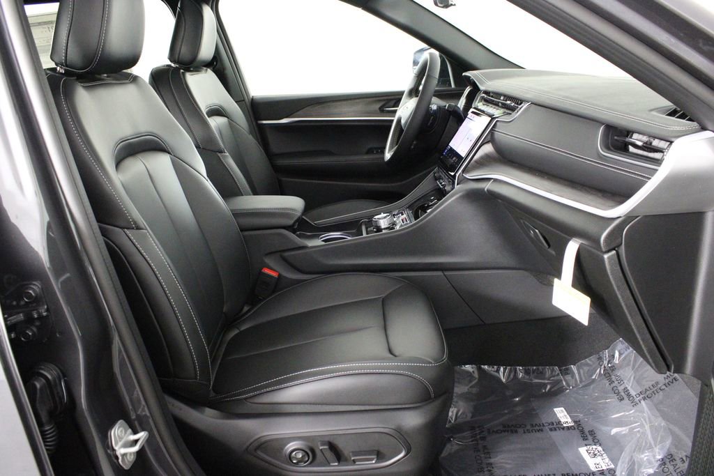 New 2025 Jeep Grand Cherokee L Limited w/ Black Appearance Package image 19