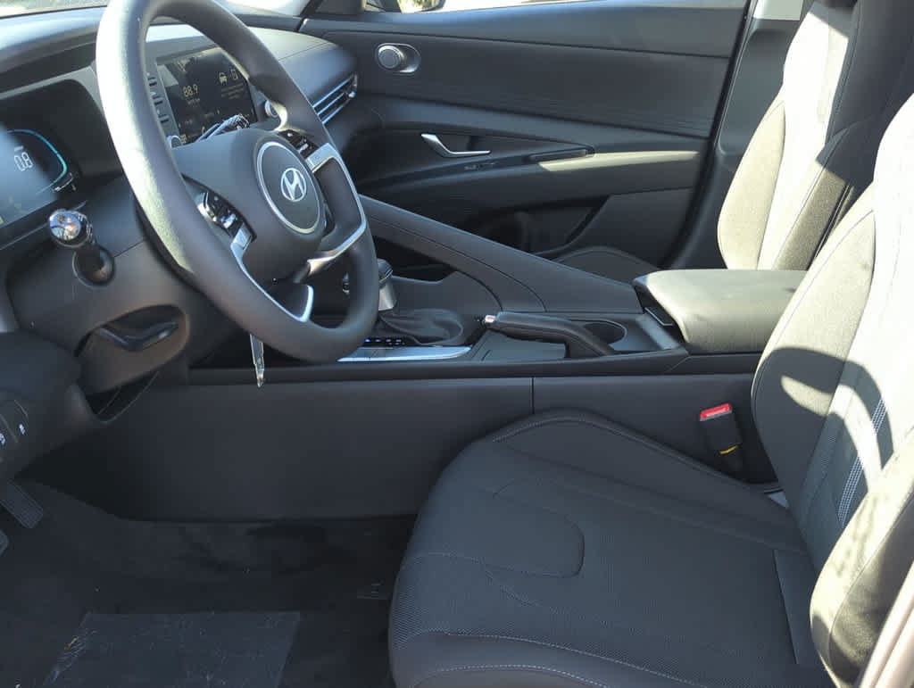 New 2026 Hyundai Elantra SE FWD image 16