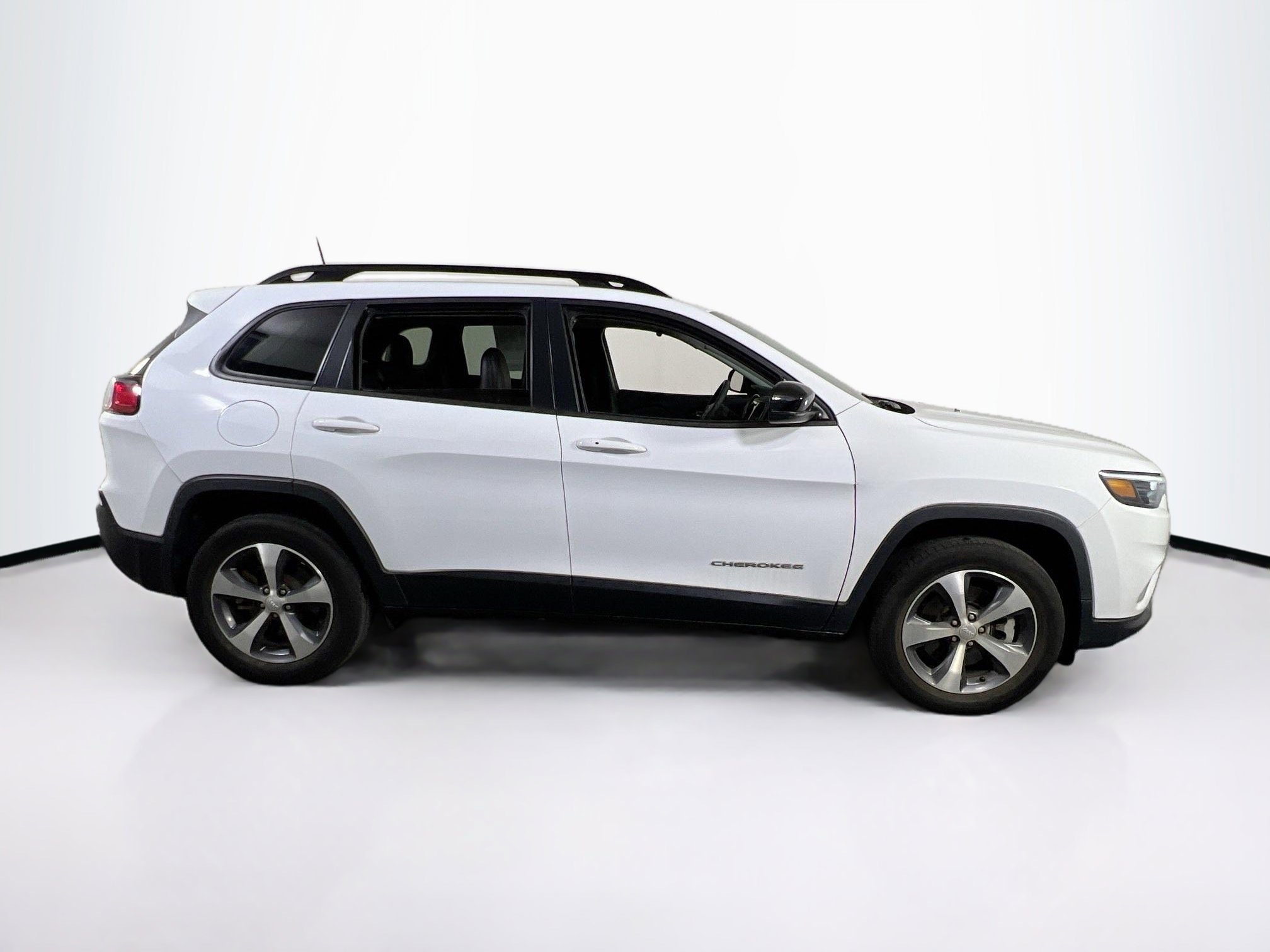 Used 2022 Jeep Cherokee Limited AWD/4WD image 4
