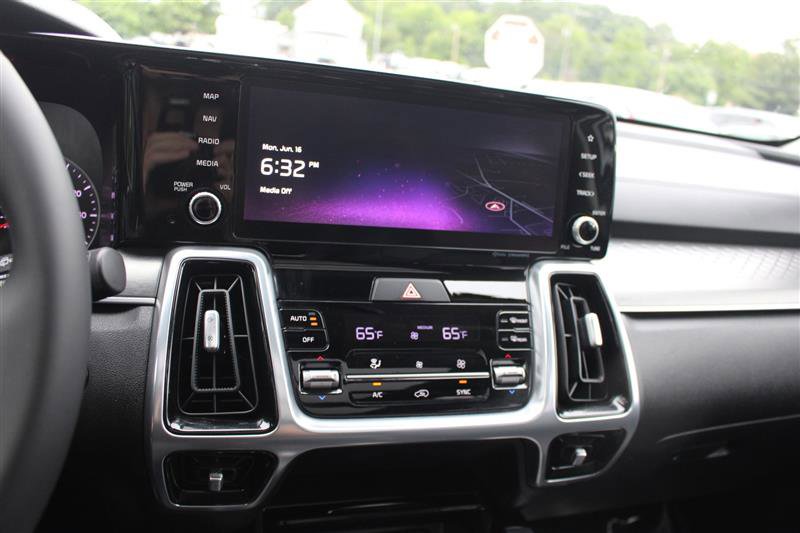 Used 2022 Kia Sorento SX image 18