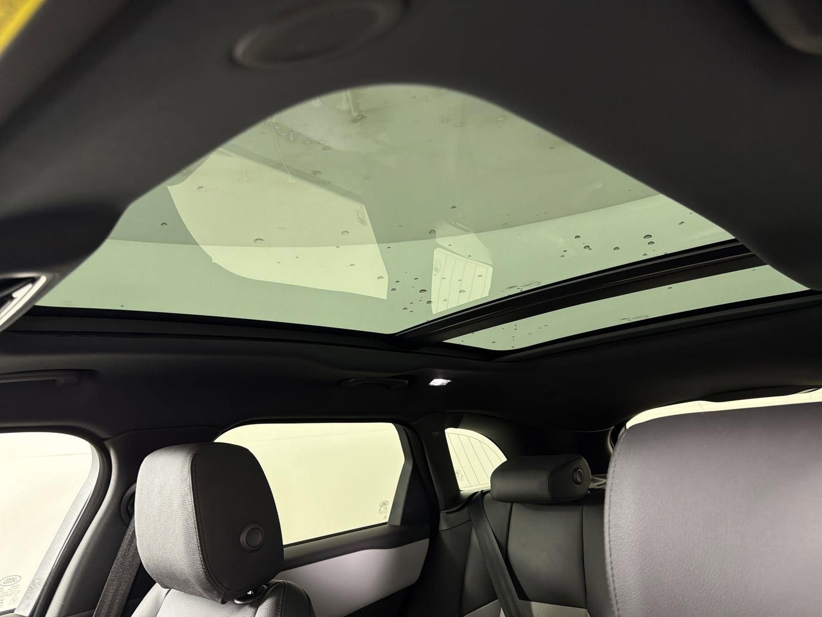 New 2026 Land Rover Range Rover Velar Dynamic SE image 9