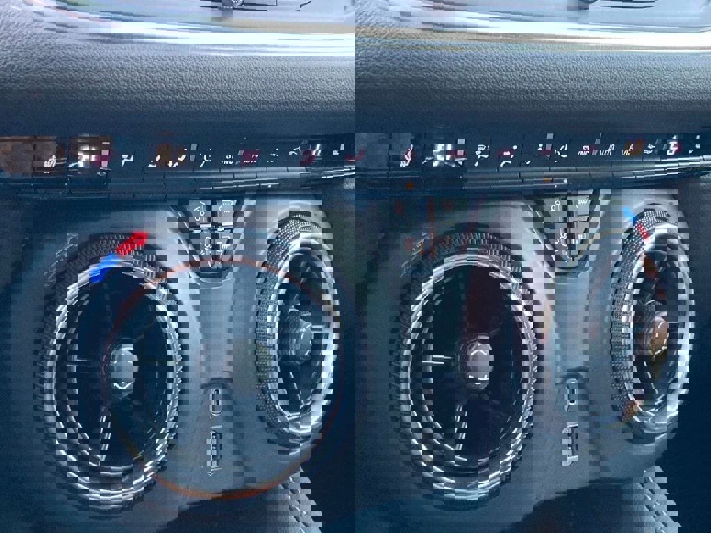 Used 2025 Chevrolet Blazer LT FWD image 25