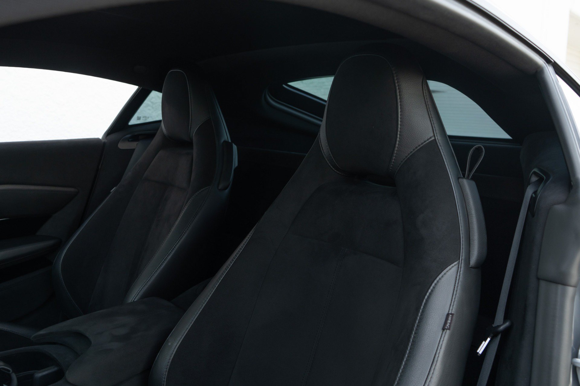 Used 2020 Aston Martin V8 Vantage Coupe RWD image 22