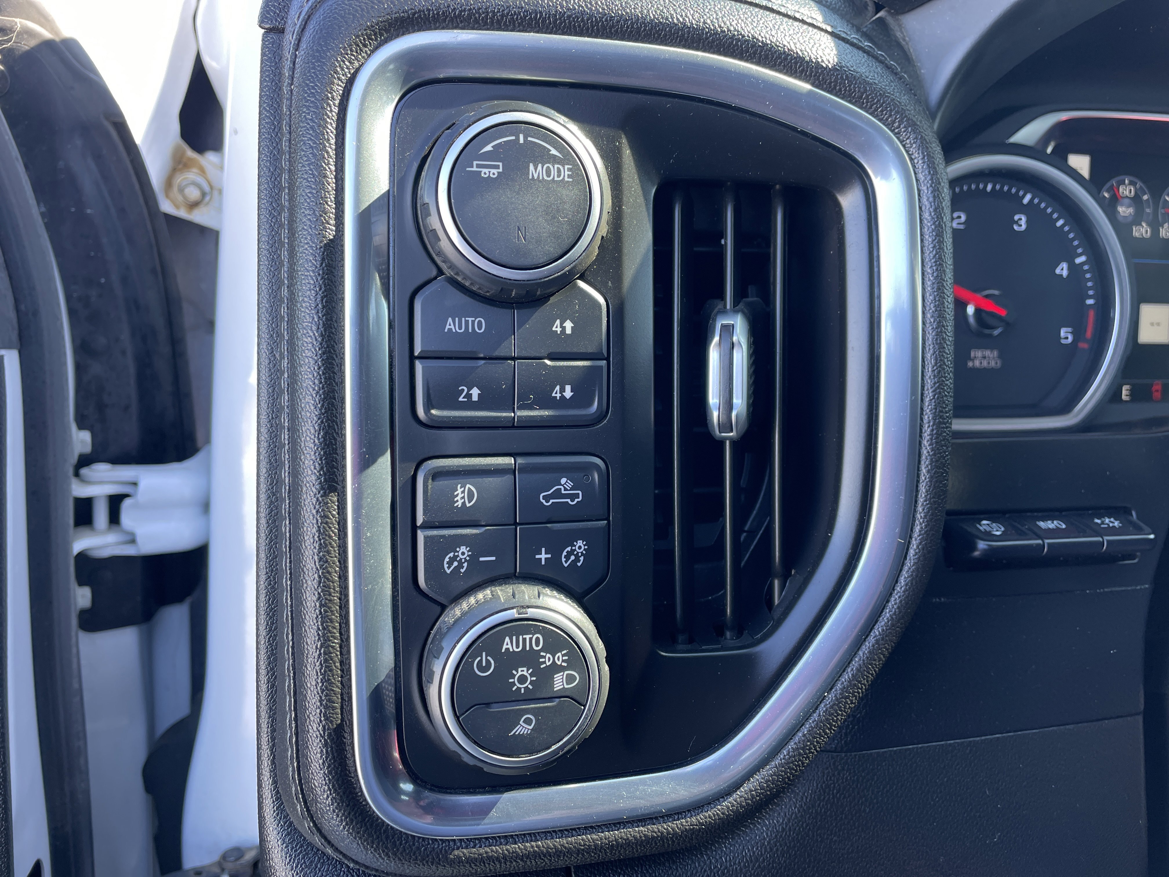 Used 2021 Chevrolet Silverado 3500 LTZ w/ LTZ Premium Package image 31