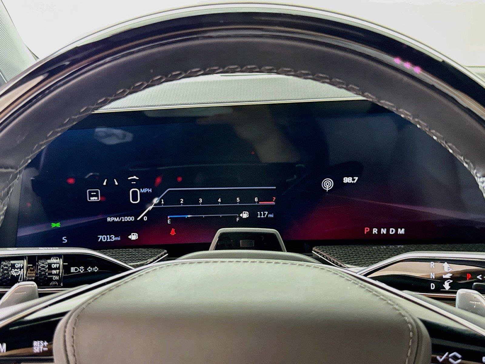 Used 2025 Cadillac Escalade ESV V AWD/4WD image 16
