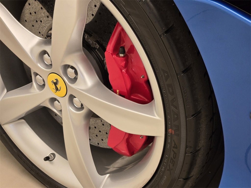 Used 2019 Ferrari Portofino image 14