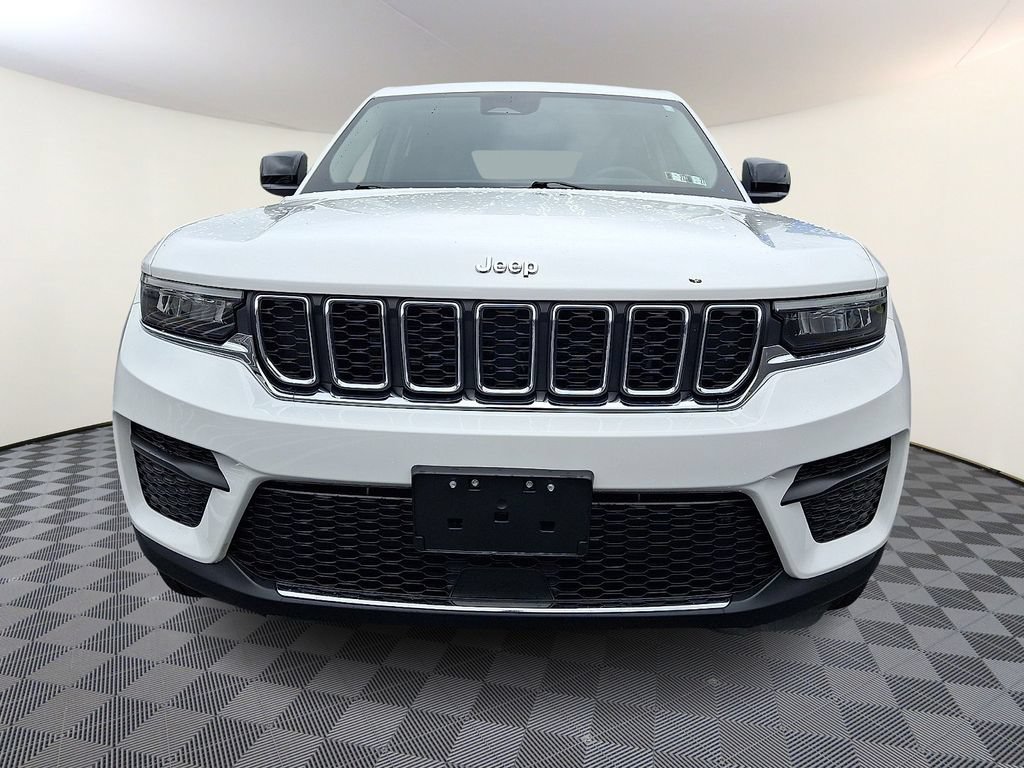 Used 2023 Jeep Grand Cherokee Laredo w/ Luxury Tech Group I AWD/4WD image 5