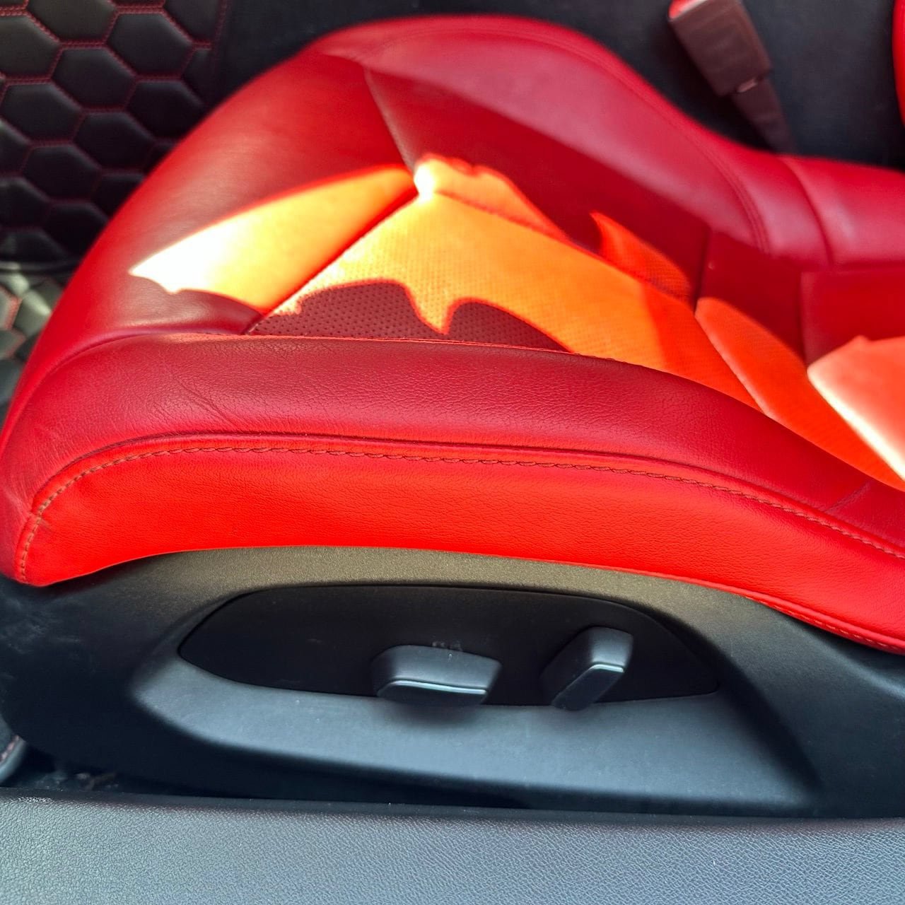 Used 2021 Chevrolet Corvette Stingray Convertible w/ Z51 Performance Package RWD image 23