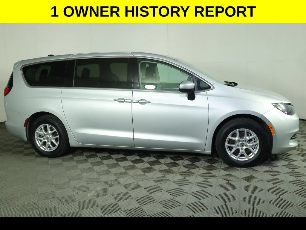 Used 2023 Chrysler Voyager LX FWD image 2