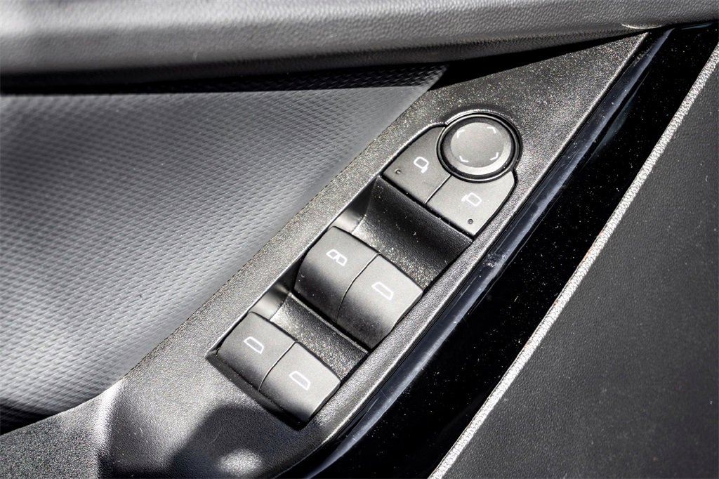 Used 2025 Chevrolet Equinox LT w/ Safety and Technology Package image 11