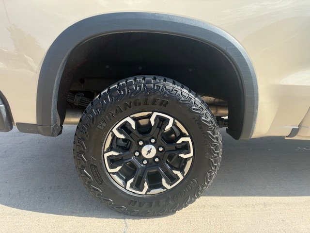 Used 2023 Chevrolet Silverado 1500 ZR2 w/ Technology Package image 9