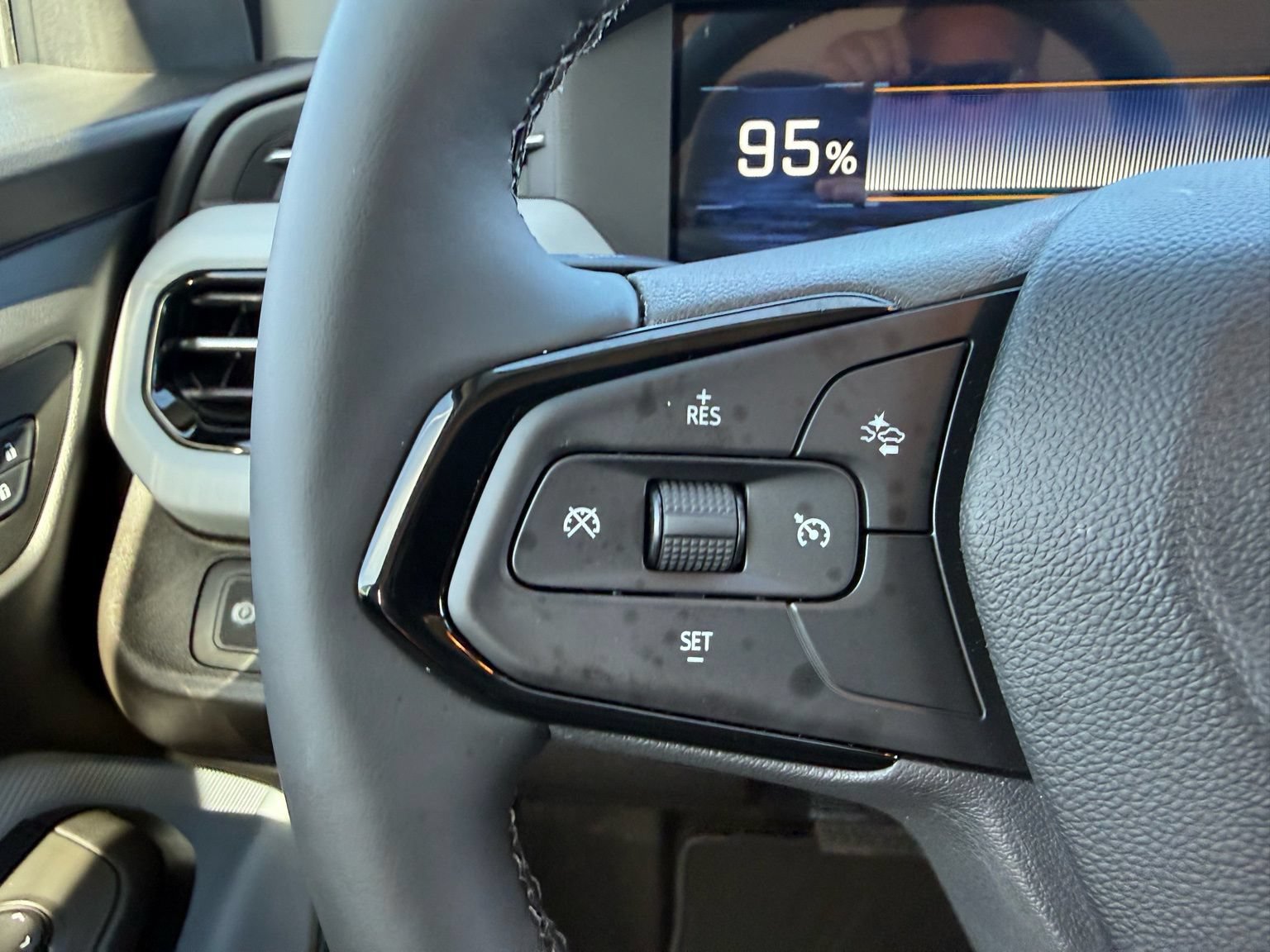 New 2027 Chevrolet Bolt LT w/ Comfort Package FWD image 18