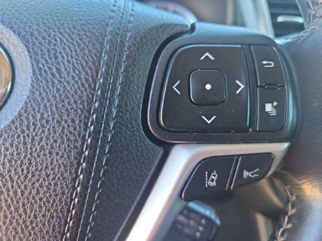Used 2017 Toyota Highlander XLE AWD/4WD image 32