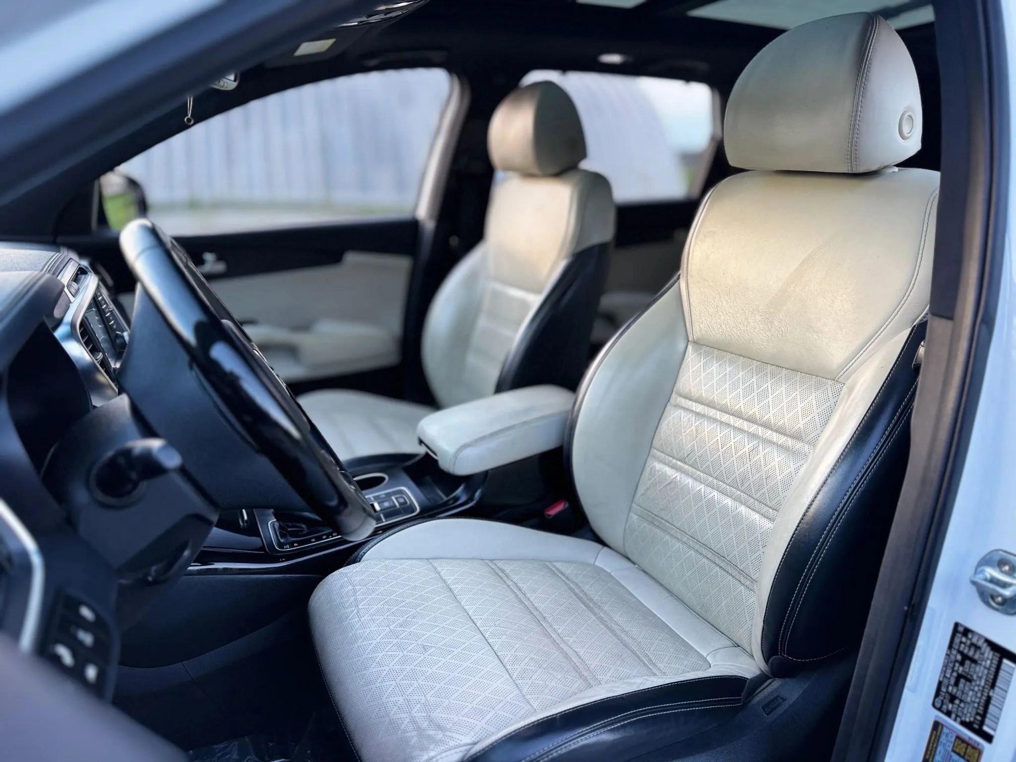 Used 2018 Kia Sorento SX image 16